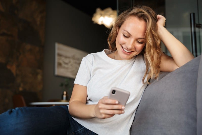 what are the benefits of using live chat software?