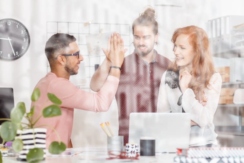 difference between marketing and public relations