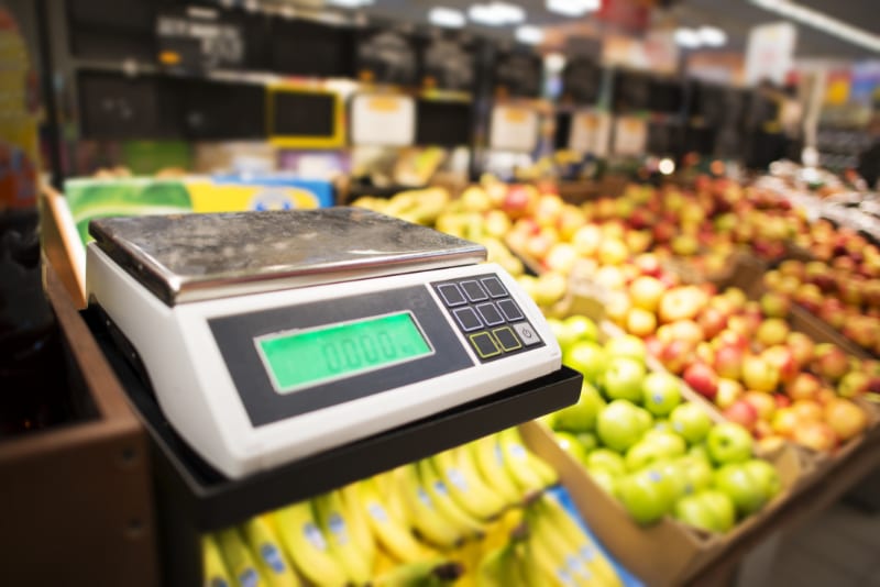 how to attract customers in retail store