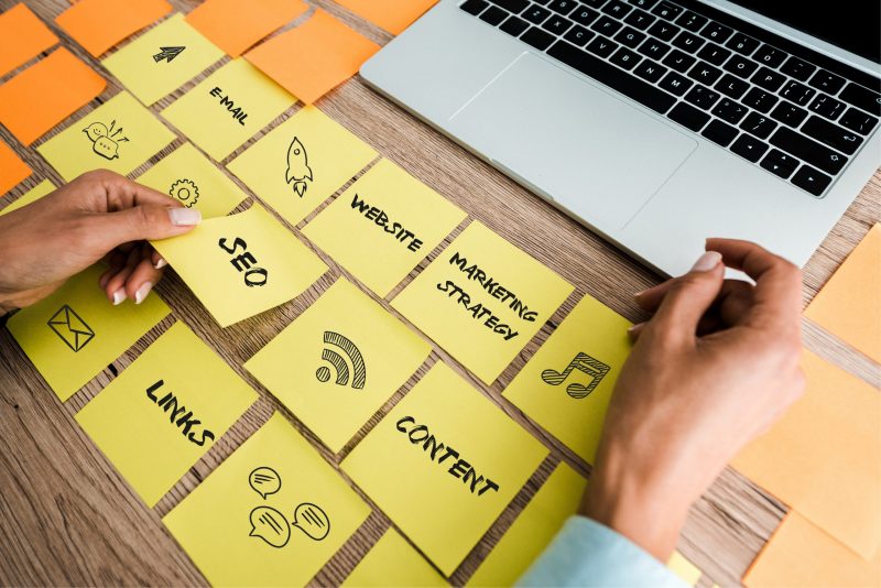 sticky note with seo