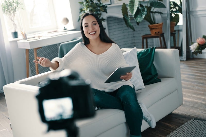 how much do influencers charge per post