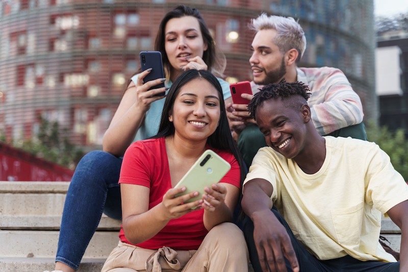 how many people use social media