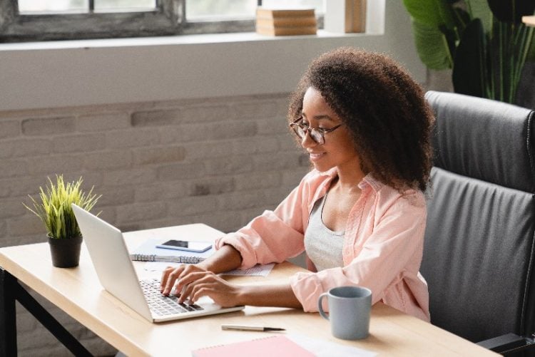 girl works on her lap top