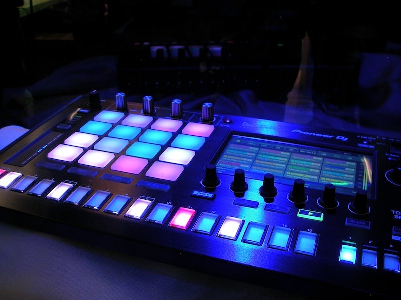 nightclub social media