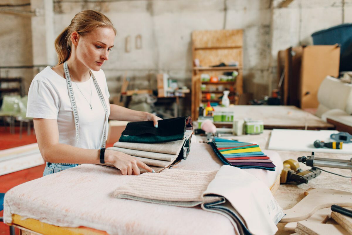 girl choosing a color