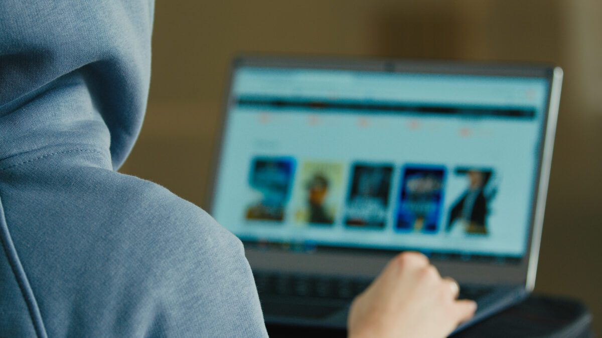report suspicious review picture