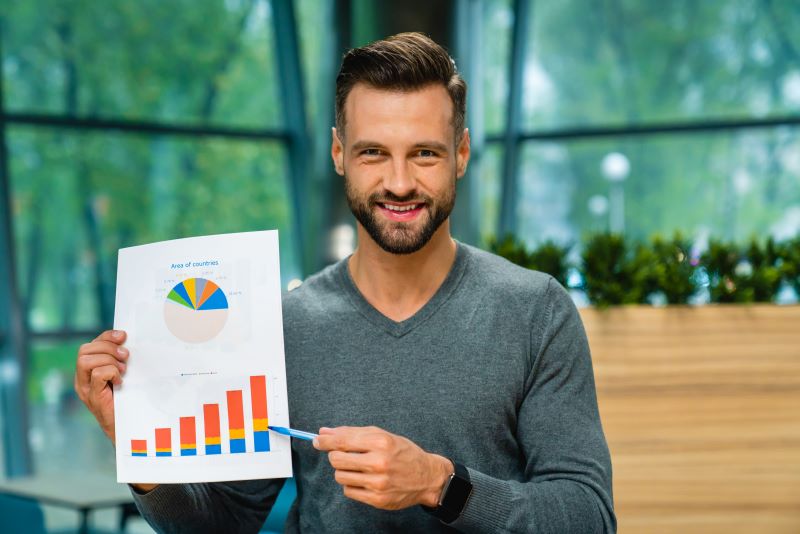 Man is showing SEO statistics 