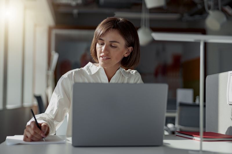 woman searches for keywords 