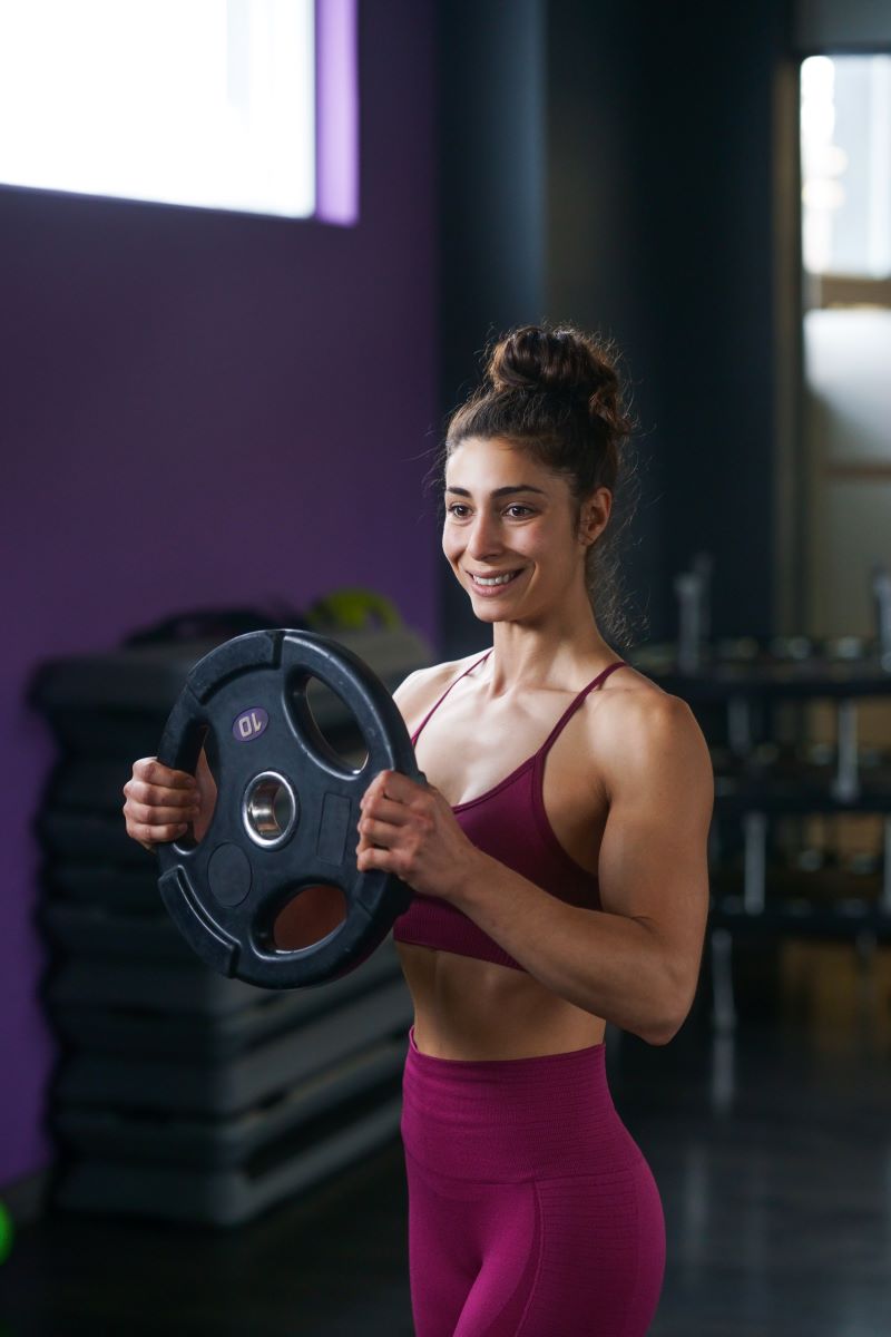 athletic woman doing triceps