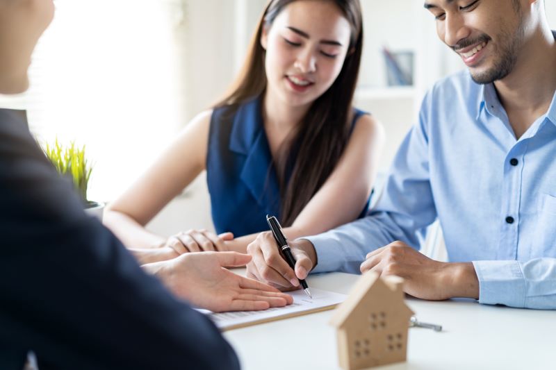 couple making contract