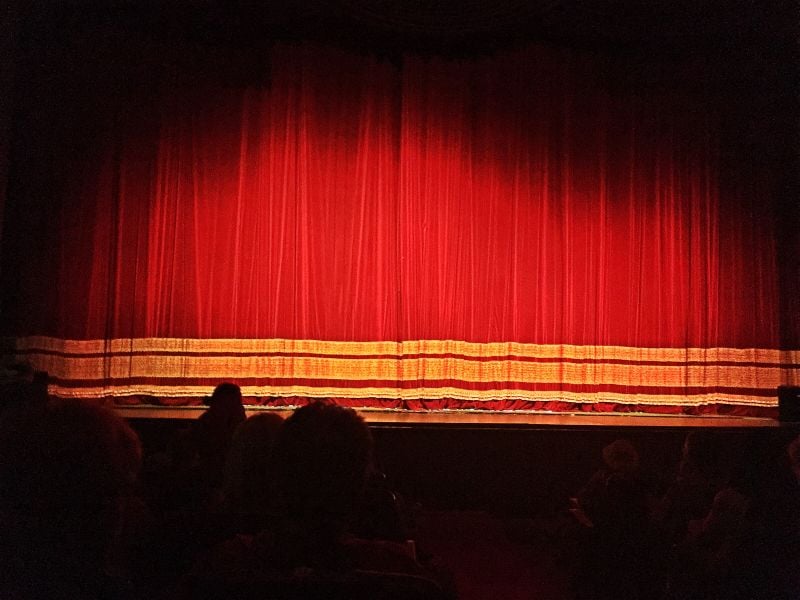curtain close